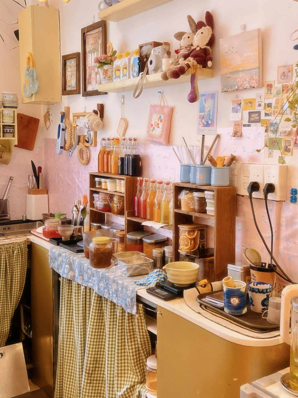 A kitchen filled with lots of clutter and decor