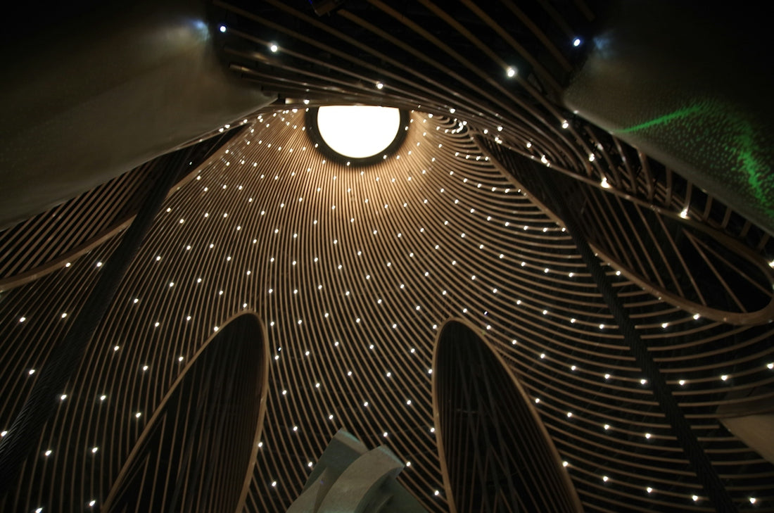 Modern ceiling with many small lights and central lamp