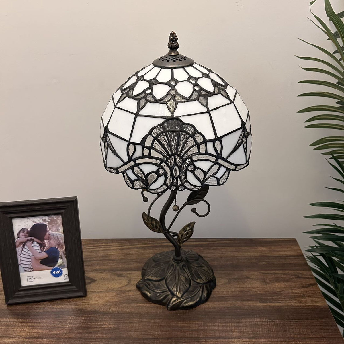 Tiffany Table Lamp White Stained Glass Baroque Style Lavender Included LED Bulb for Living Room Bedroom Bedside 10"W*10"D*20"H