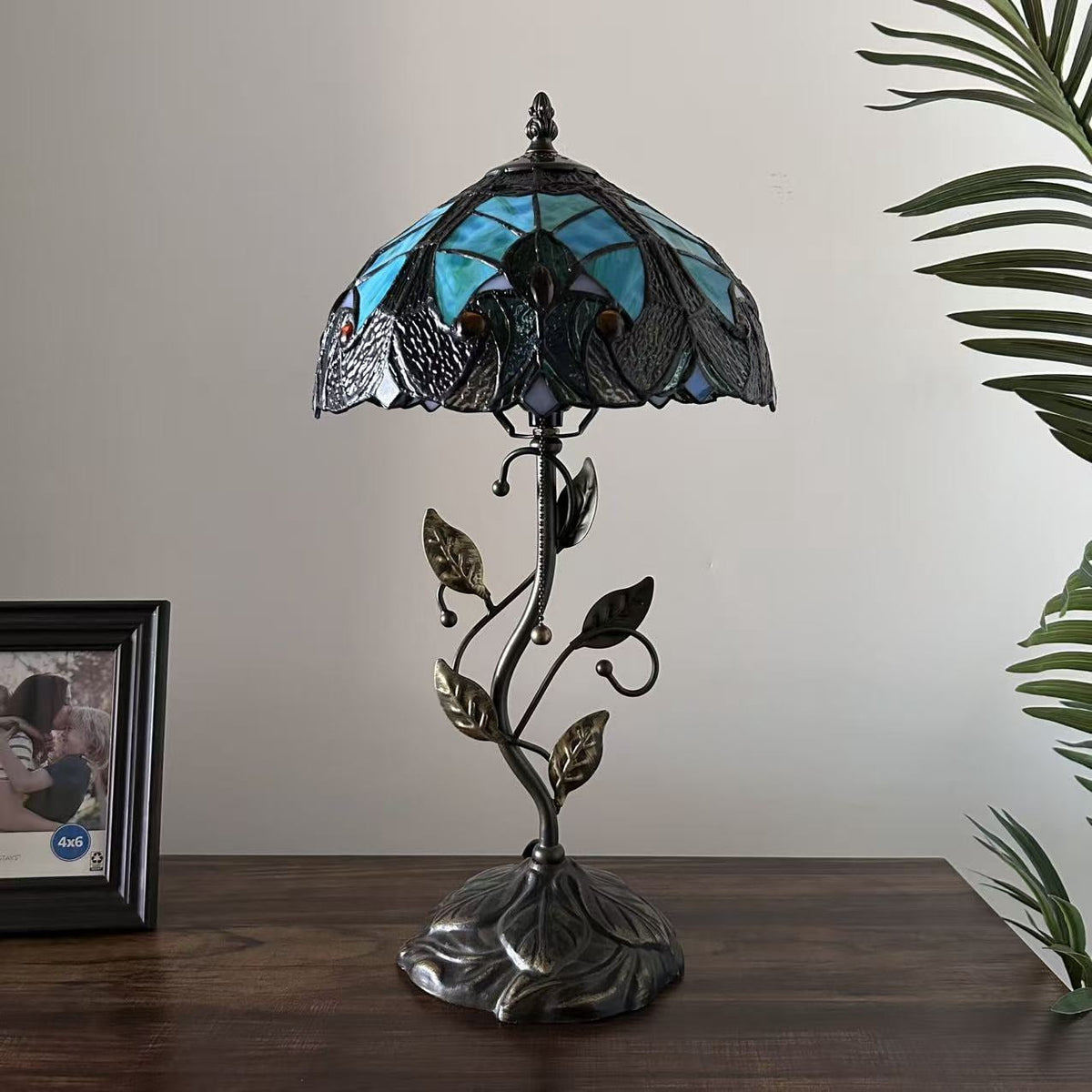 Tiffany Table Lamp Green Brown Stained Glass Iron Metal Leaves Bronze Base Included LED Bulb Liaison Lamp for Living Room Bedroom Bedside 20'H*10"W
